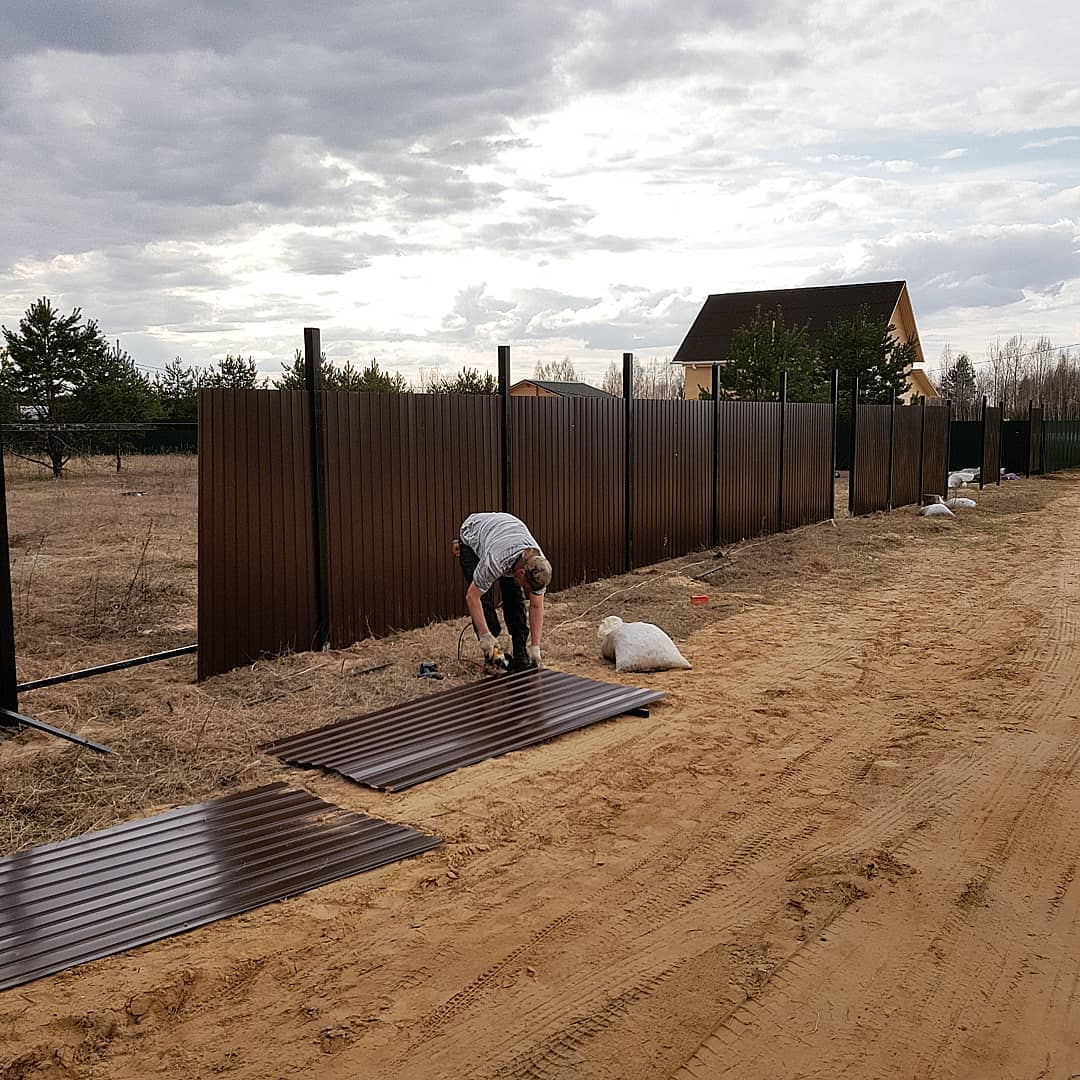 Как выбрать рисунок кованого забора под архитектуру дома и уровень приватности участка в Кубинке
