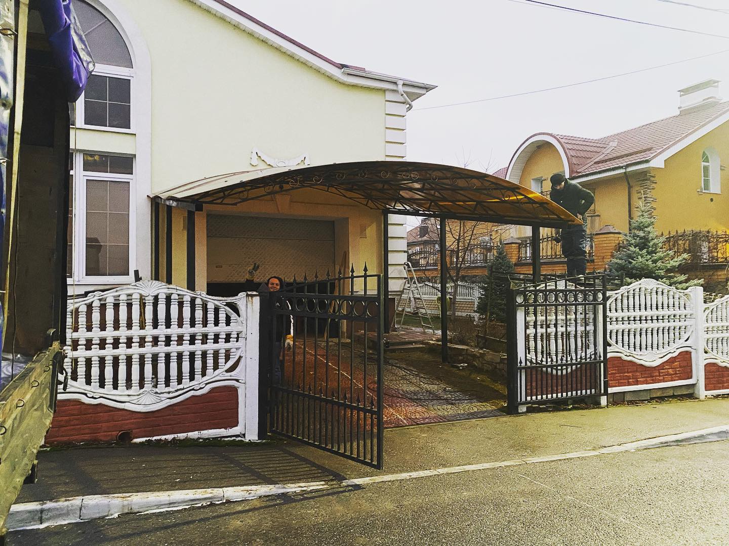 Как выбрать покрытие для металлического забора в Кубинке, чтобы снизить риск коррозии